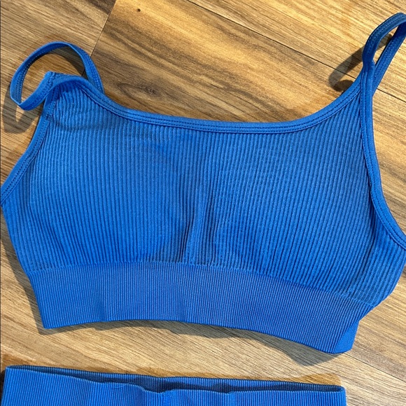 Vibrant Blue Workout Set - Picture 3 of 5